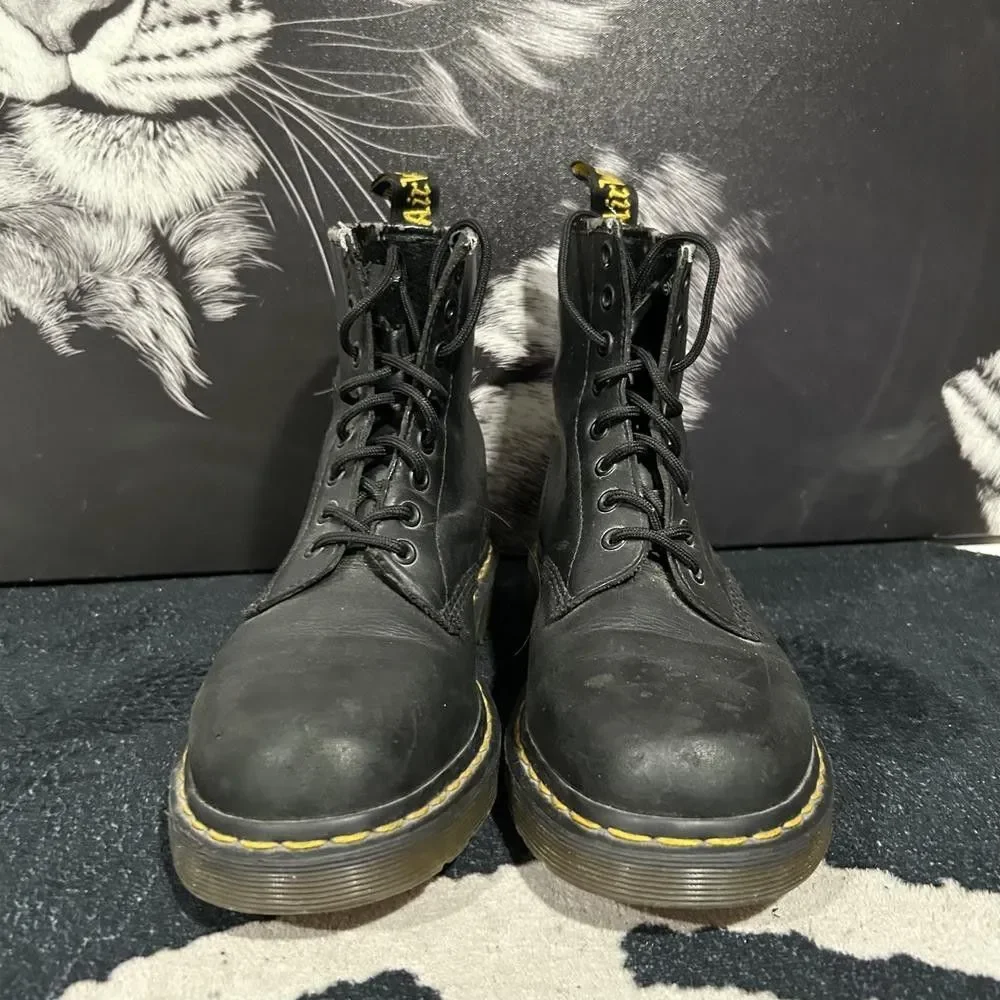 Dr. Martens 1460 13512006 Combat Boot Unisex M8/W9 Black Leather Ankle Lace Up